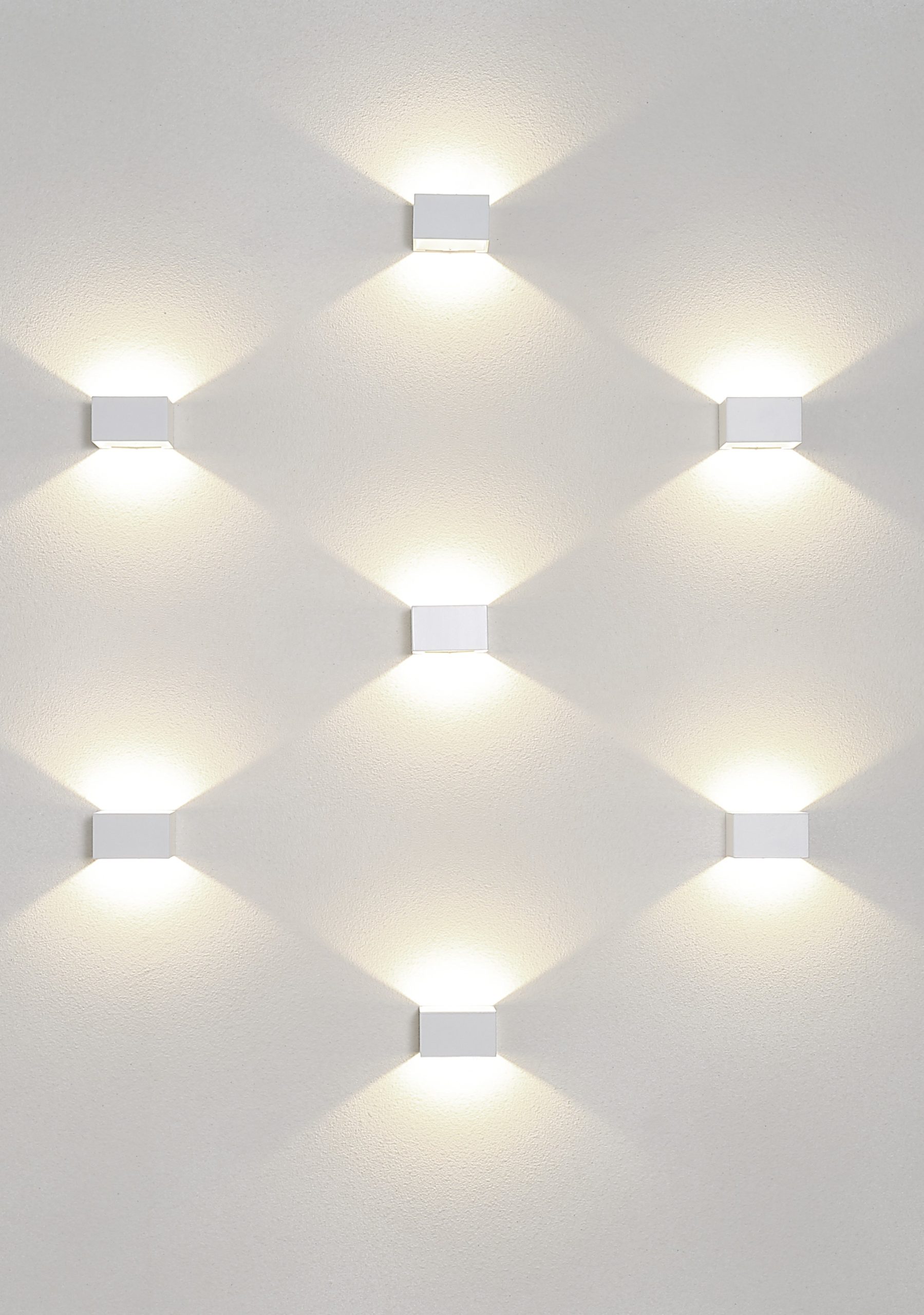 Kinkiet LIA LED marki Nowodvorski Lighting – minimalistyczne piękno kompozycji